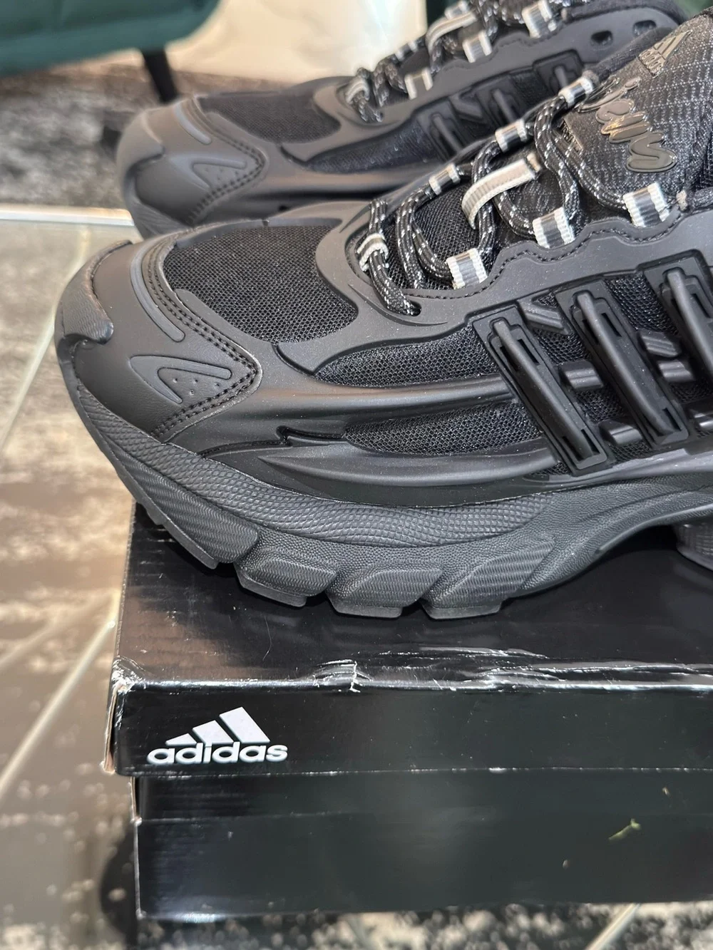 adidas Men's Black Low-Top Athletic Sneakers